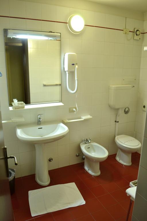 Hotel Ezzelino San Zenone Bagian luar foto