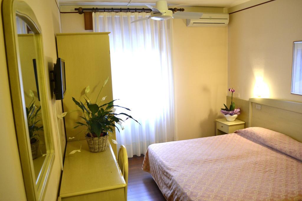 Hotel Ezzelino San Zenone Bagian luar foto