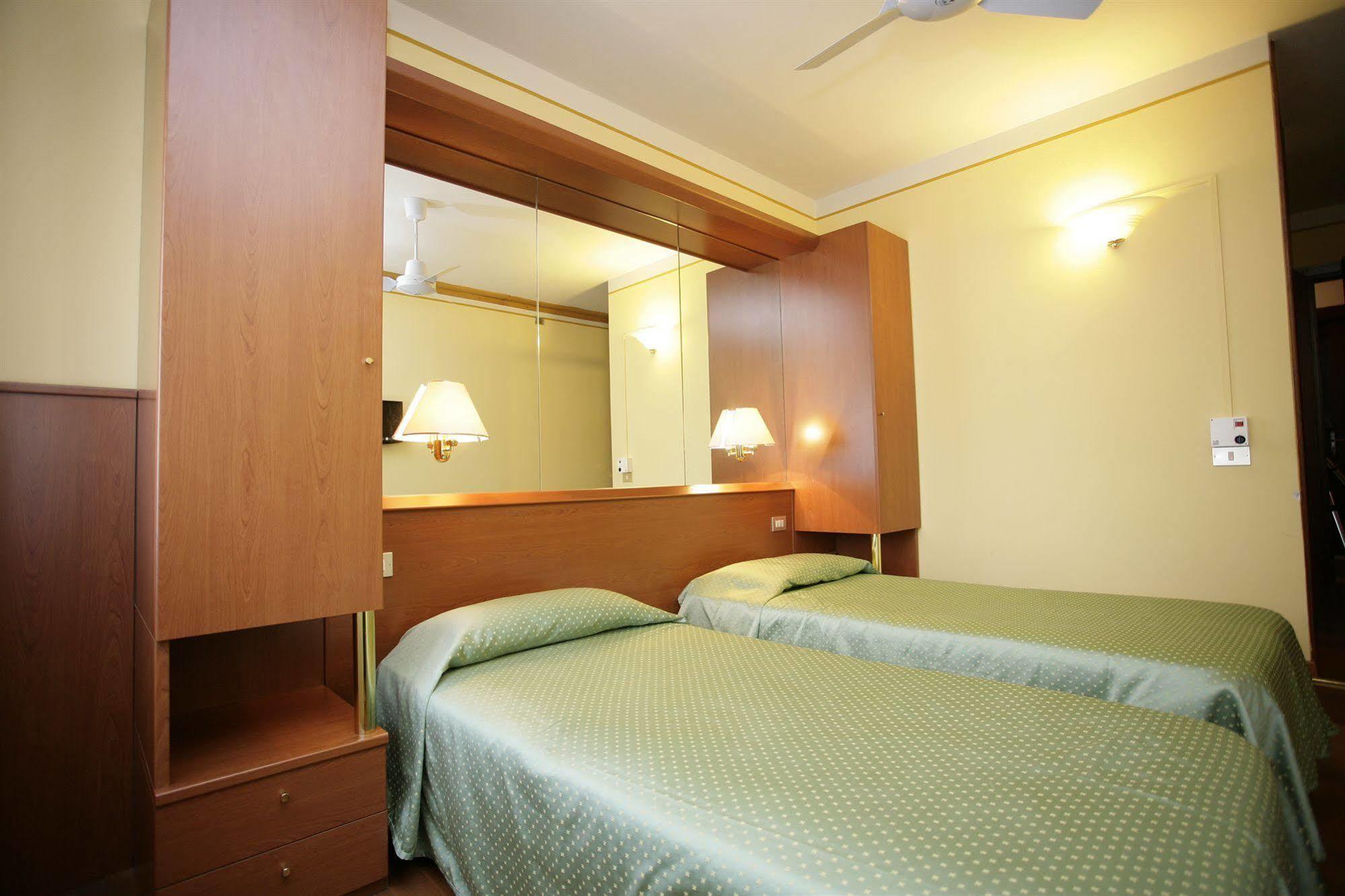Hotel Ezzelino San Zenone Bagian luar foto