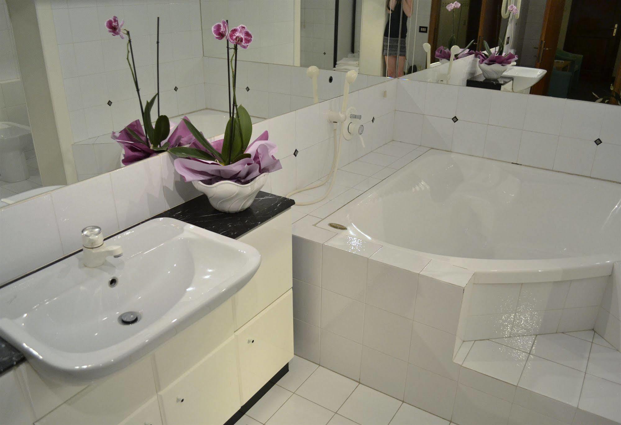 Hotel Ezzelino San Zenone Bagian luar foto