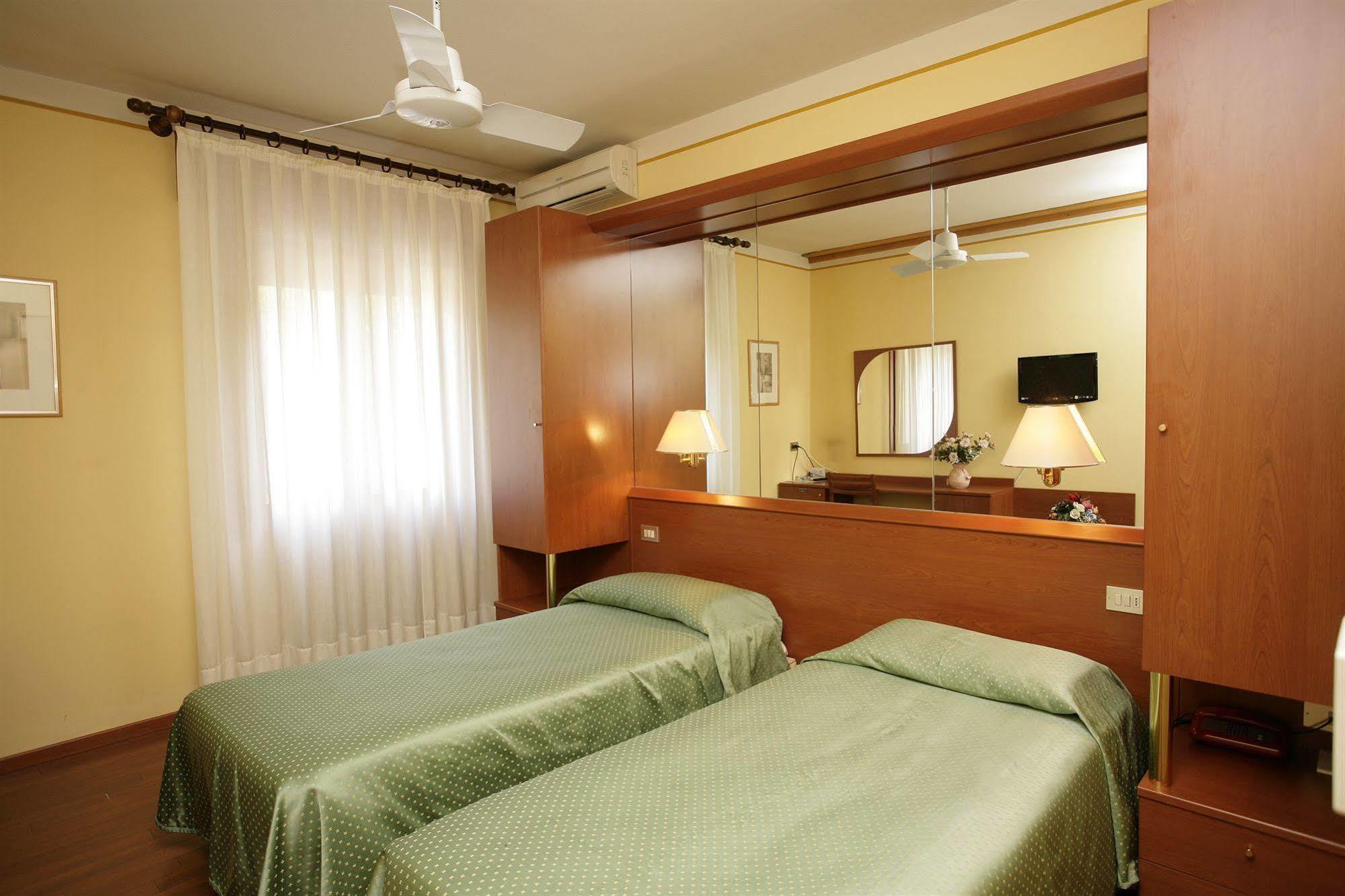 Hotel Ezzelino San Zenone Bagian luar foto